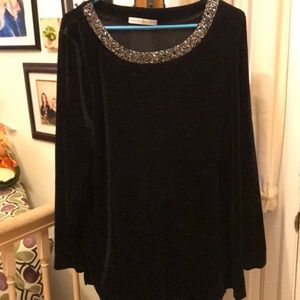 🛍️🛍️ 3 for $5. NIB Beautiful Velvet tunic